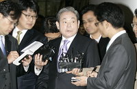 [JK포토]이건희 회장 "아들 이재용 부사장 자기능력껏... 활동 폭 커질 것"