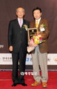 [JK포토]"2010 소비자 권익증진 경영대상" 소비자신뢰 부문 자생한방병원 수상
