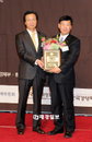 [JK포토]"2010 소비자 권익증진 경영대상" 고객감동경영 부문 (주)양제하이브렌드 수상