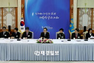 李대통령 “R&D 투자 적극적으로 나서야”