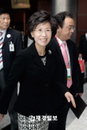 '메디컬코리아 2011' 행사에서 관계자들과 인사하는 보건복지부 진수희 장관