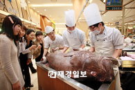 신세계百, 초대형 돗돔 판매