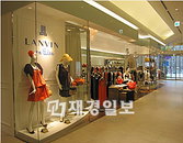 럭셔리앤브랜즈, 랑방온블루 기획전 실시