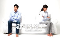 남성 직장인 50% "오피스 와이프 있다"