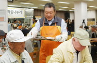 KB금융 사장단, 창립 3주년 맞아 무료급식 봉사활동