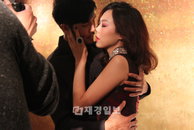 김민희 붉은 입술 팜므파탈 사진 “아슬아슬하게 느껴진다”