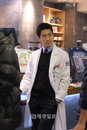 '브레인' 신하균, 명동 깜짝 등장 "여동생 삼각 로맨스 단속하러 왔어요"