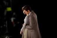 '뮤비' 아이유, 이현우와 백허그 "이 예쁜 장면이 왜 편집됐어?"