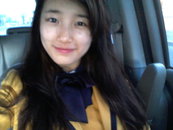 수지 교복셀카, 청순+민낯 '화장 안하니까 더 예뻐'