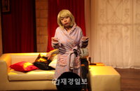 연극 <발칙한 로맨스> 뜨거운 입소문에 힘입어 연장 확정