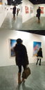 '새색시'박시연,전시회 관람 모습 포착,'작품 몰입+빛나는 완벽 뒤태'