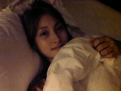 카라 박규리,침대셀카"잘자요",누리꾼 "잘자라면서..다크서클은.."