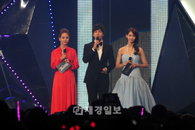 'SBS 가요대전' 이승기 송지효 윤아 '3MC' 눈길