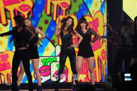 'SBS 가요대전' 지나, 청록색 호피 타이즈 입고 강력+섹시 무대 장악