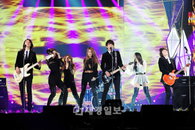 'SBS 가요대전' 씨엔블루-원더걸스 합동공연 파워풀한 가창력