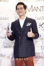 [JK포토]김성균, 미네랄 탄산수 '디아망'이 최고죠?