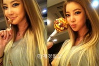 NS윤지, 사탕 셀카 화제! 머리 보다 큰 사탕?