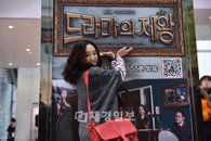 ‘홍보의 제왕’ 정려원, 시청률 상승 기원 깜찍 포즈! <드라마의 제왕>많이 사랑해주세요~