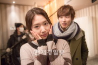 tvN <이웃집 꽃미남> 박신혜 귀요미 꽃받침, 윤시윤 반전표정 눈길