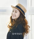 박민영, 봄 향기 가득한 SS 화보 공개 ‘눈부신 미소’ 눈길