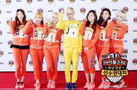뉴이스트 렌, 걸그룹 ‘헬로비너스’ 사이에서도 굴욕없는 미모 과시