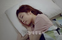 달콤한 단잠에 빠진 "잠자는 꿈 속의 연아!" 사진 화제