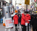 BRTC, ‘움직이는 광채스틱’으로 길거리 퍼포먼스 선보여