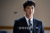 <돈의 화신> 강지환 하트 머리 화제 ‘스타일의 완성은 헤어’