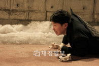 <더 바이러스> 시청자 “엄기준 살려달라” 주인공 감염 위기에 긴장감 최고조