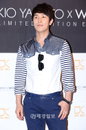 [JK포토]신화 김동완 '선글라스는 셔츠에 꽂고 혼자 구경 왔어요~'