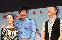 [JK포토]박철민 키굴욕, 8등신 황인영과 '눈높이 맞추기위해 안간힘‥내겐 너무 높은그녀'