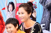 [JK포토]'히어로' 황인영-정윤석, '다정한 모자지간이에요~'