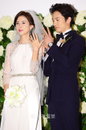 [JK포토]'결혼' 이보영-지성, 이것이 사랑의 징표 결혼반지에요~