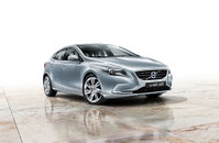 볼보차, V40 D2 출시 "가격은 다운, 성능은 업"