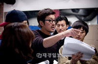 투썸, 하정우 그림 담은 머그 & 텀블러 출시