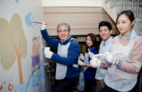 BMW그룹 김효준 대표, 임직원들과 입양원 벽화 채색 봉사활동