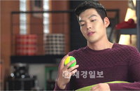 김우빈-지성, 럭셔리한 그들이 주목하는 패션 아이템은?