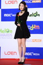 [JK포토]점점 말라가는 아이유 '장미꽃 들고~'