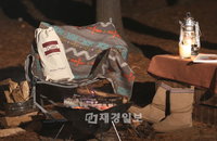 따뜻한 브랜드 탐스, 따뜻한 블랭킷으로 홀리데이 이벤트 시작