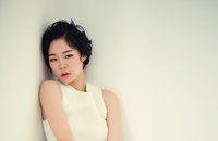충무로 주역 한예리, '우아한 백조' 연상케하는 화보 공개