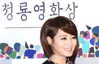 [JK포토]'변함없이 파격드레스 입은 청룡의 여왕' 김혜수
