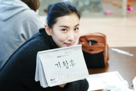 ‘기황후’ 김서형, 투명 민낯 대본 인증! 수수한 매력에 꿀 피부까지~!