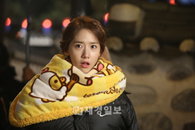 <총리와 나> 윤아, 병아리 담요패션 '강추위 물럿거라~'