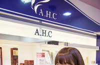 A.H.C 모델 신소율, 고객 감사 팬 사인회 성료