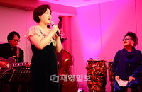[JK포토]'JAZZ FRIEND PARTY' 황원길, '감성 적시는 보이스'