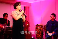 [JK포토]'JAZZ FRIEND PARTY' 황원길, '감성 적시는 보이스'