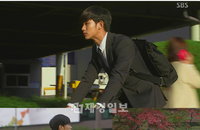 ‘별에서 온 그대’ 김수현, 자전거 수트룩으로 완판남 등극!