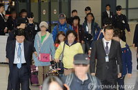 귀국하는 이집트 폭탄테러 피해 신도들