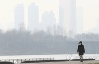 다시 미세먼지 덮인 하늘