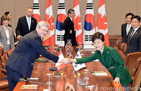 악수하는 한-캐나다 정상